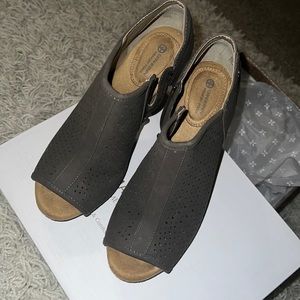 Peek toe booties by Giant Bernini like new 7.5 boots